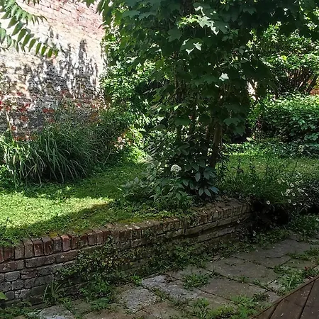 With Garden In The Center Feriehus Saint-Omer (Pas-de-Calais)